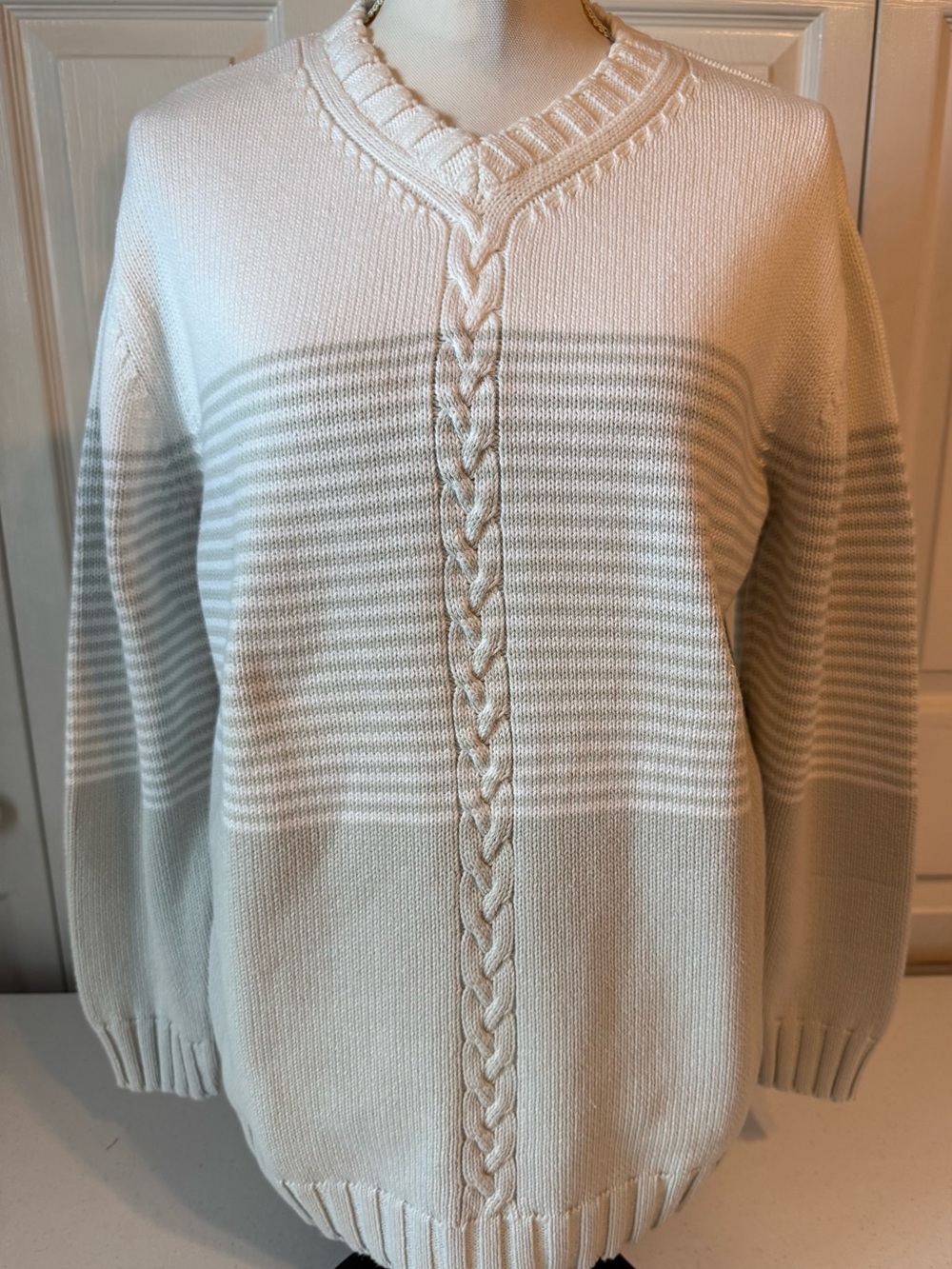 JEANNE PIERRE Gray/White  V-Neck Cable Front Sweater medium vintage
